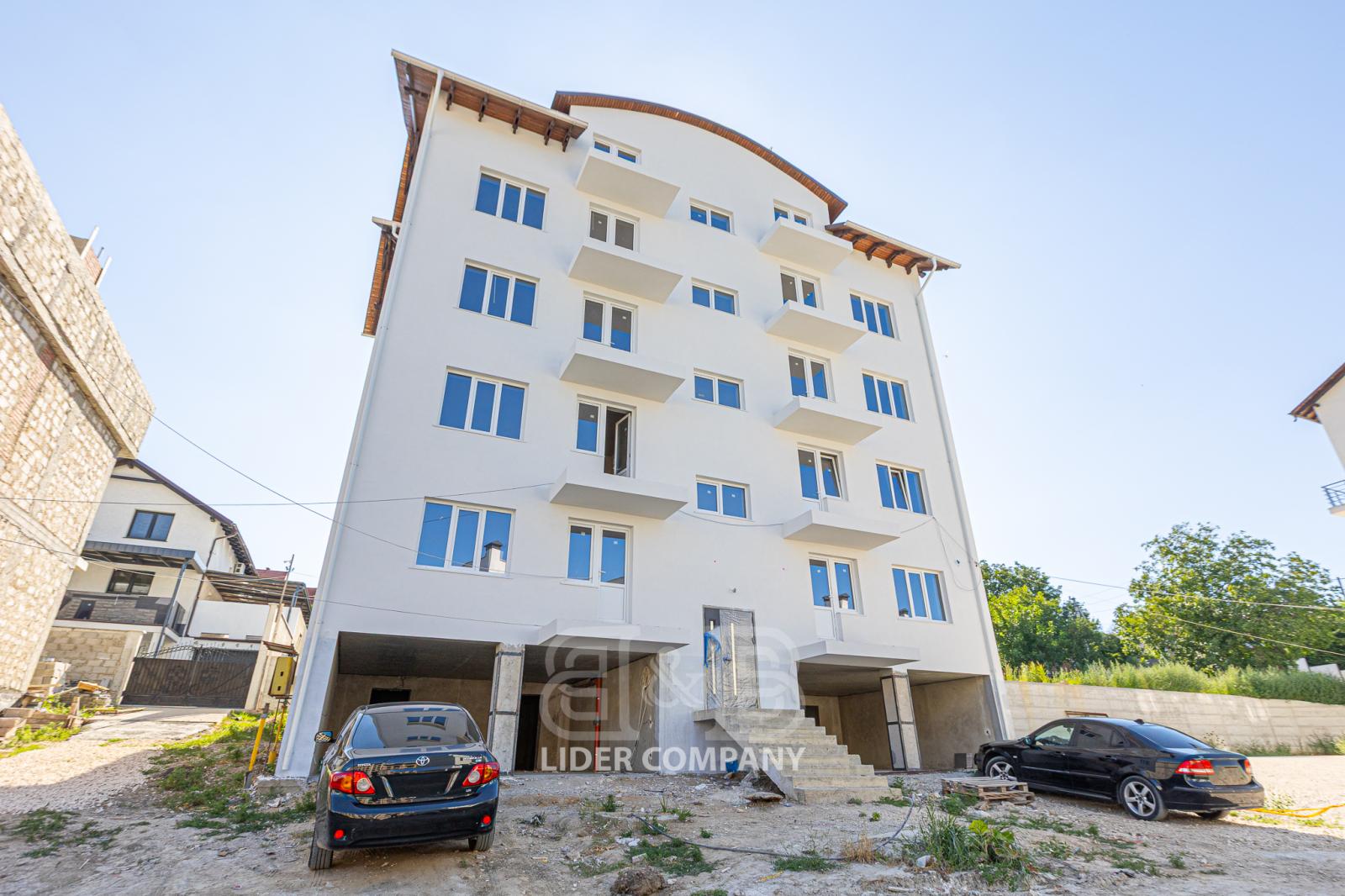 Apartament cu 3 camere și living de vânzare - Codru