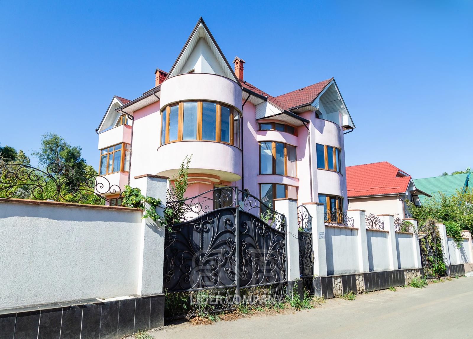 Casă rezidențială spațioasă de vânzare – Cricova
