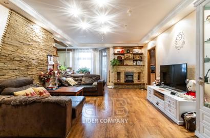 Apartament cu 2 camere și living de vânzare - Centru
