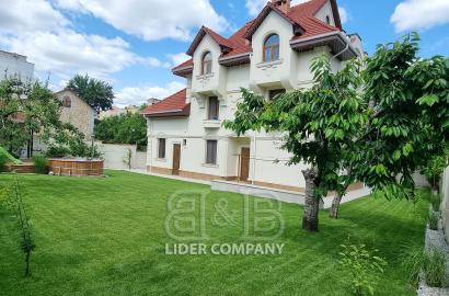 De vânzare casă modernă cu 3 nivele - or. Cricova