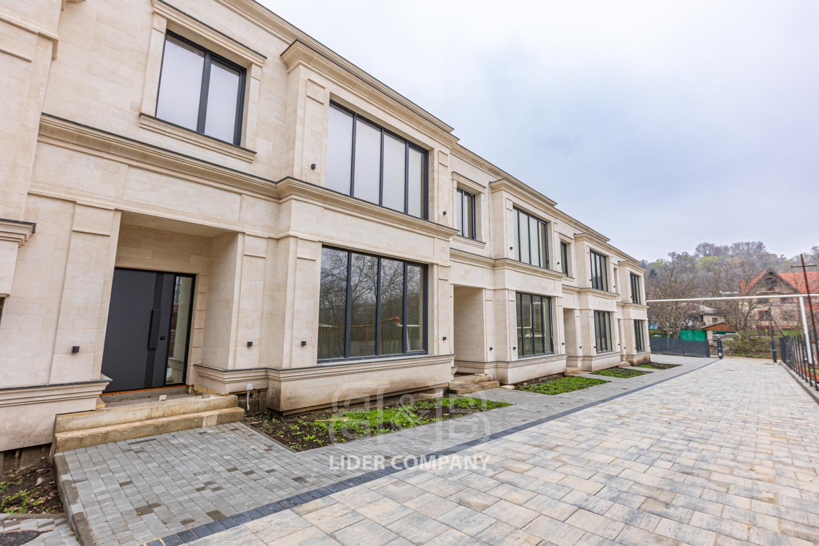 Townhouse modern cu 2 nivele și terasă - or. Codru