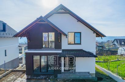 De vânzare casă spațioasă la Cruzești