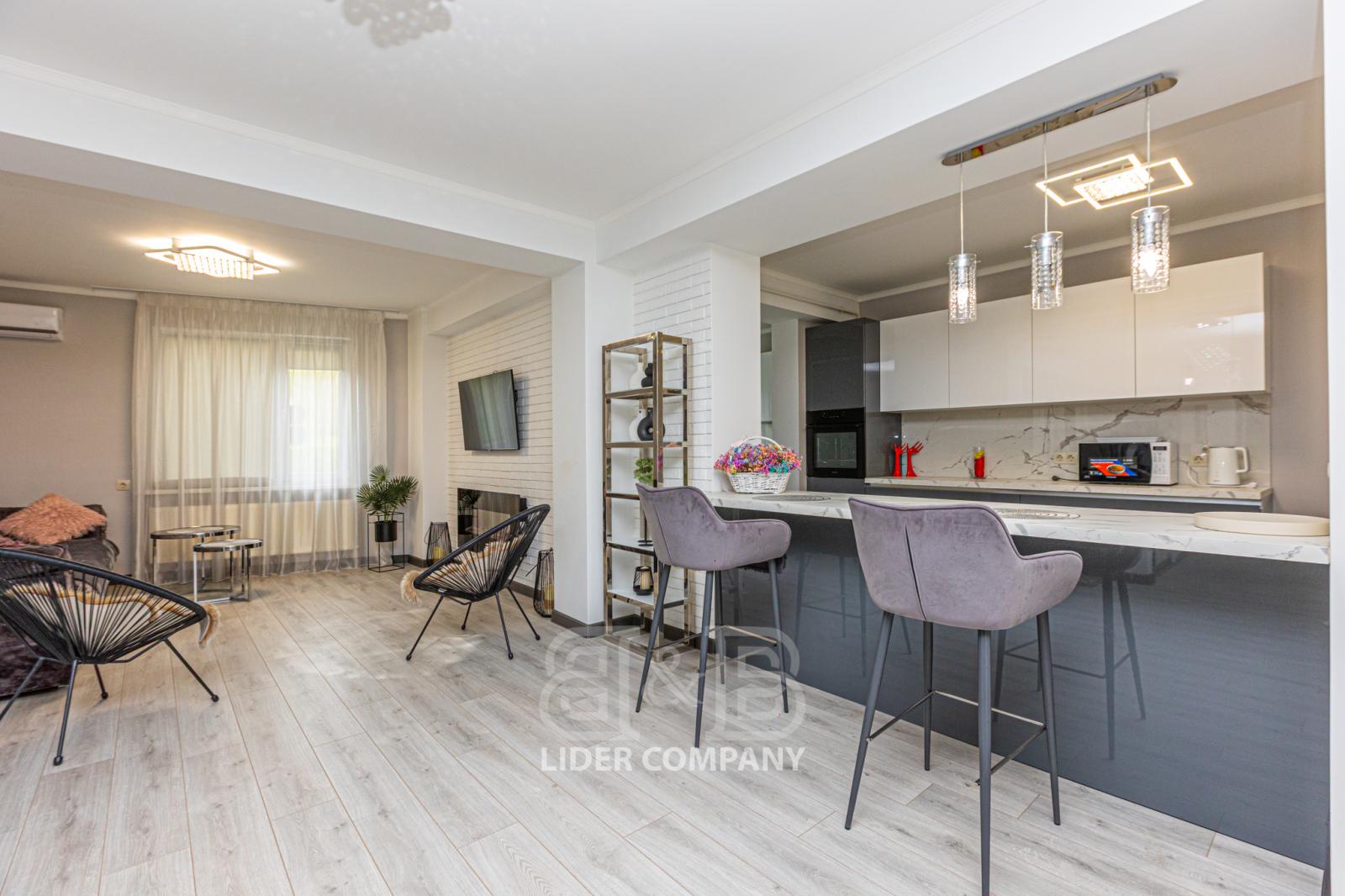 Apartament cu 2 camere de închiriat - Centru